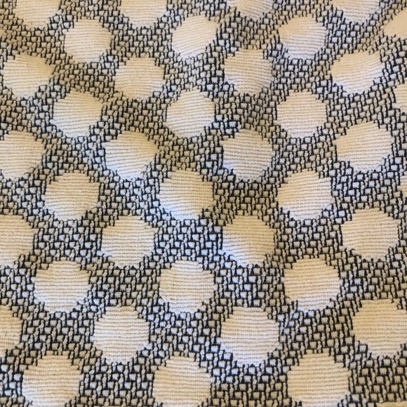 Anthropologie off the shoulder top in black and white. Size Medium - Picture 4 of 4